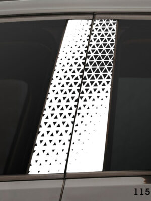 Чорні трикутники на білому фоні 115