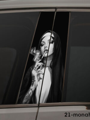 Монахиня чорно-біла 21